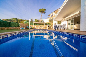 Villa Natura Lux, Piscina privada y zona exterior